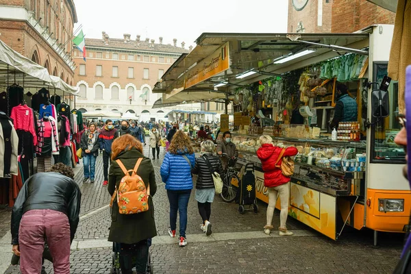 Уличный Рынок Итальянском Городе — стоковое фото