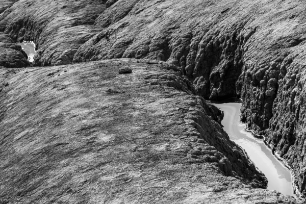 Foto Blanco Negro Una Hermosa Cascada — Foto de Stock