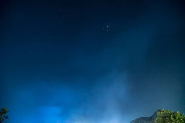 Céu Noturno Com Estrelas Nuvens — Fotografia de Stock