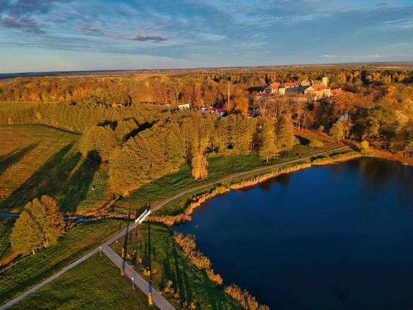 Plano Panorámico Aéreo Pequeña Ciudad Otoño — Foto de Stock