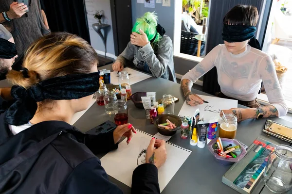 Cape Town South Africa Apr 2021 Group Colleagues Blindfolds Painting — Photo