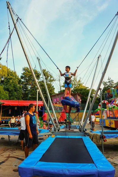 Parco Divertimenti Bambini Nella Città Costiera — Foto Stock