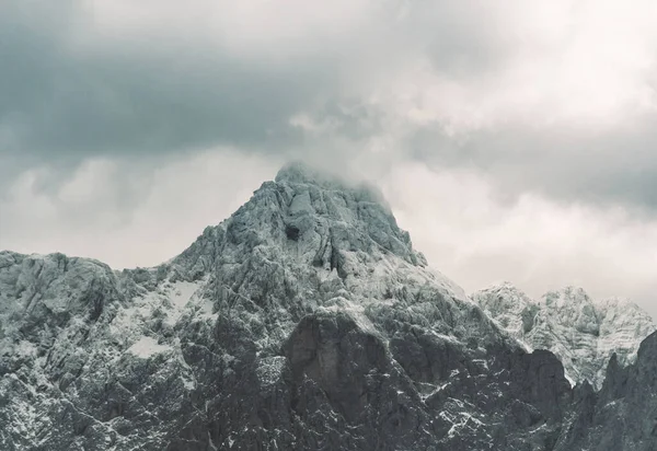 高加索高山上的山水景观 — 图库照片