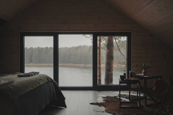 Interior Casa Moderna Com Janela Vista Para Lago — Fotografia de Stock