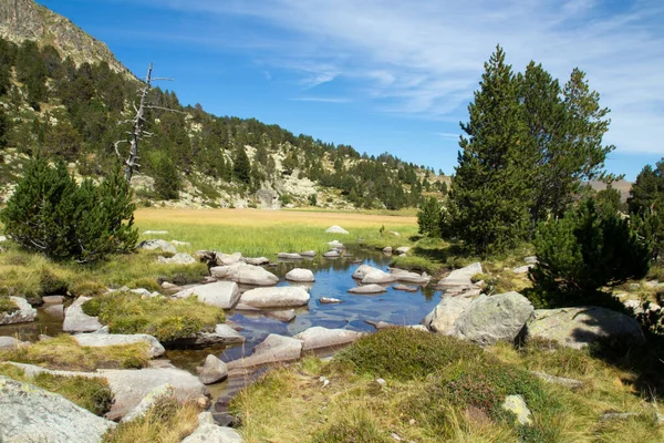 Beau Paysage Avec Des Montagnes — Photo