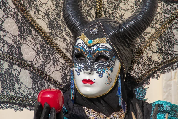 Venezia Italy Mar 2019 Woman Horn Red Apple Carnival Veni — Stock Photo, Image