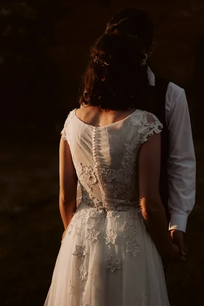 結婚式の日の花嫁と新郎 — ストック写真