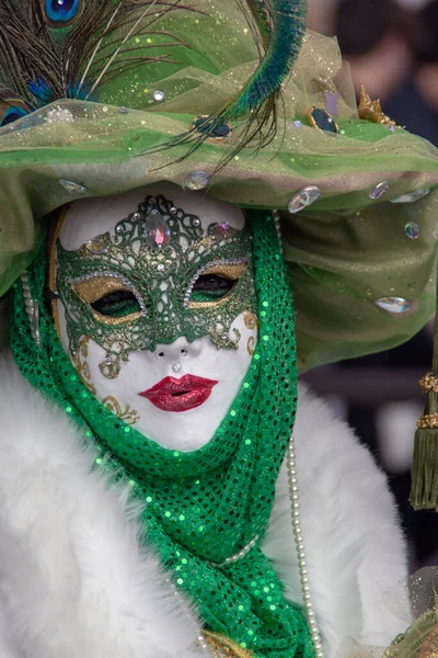 Venezia Italy Mar 2019 Carnival Venice Masked Woman Green Costume — Stockfoto
