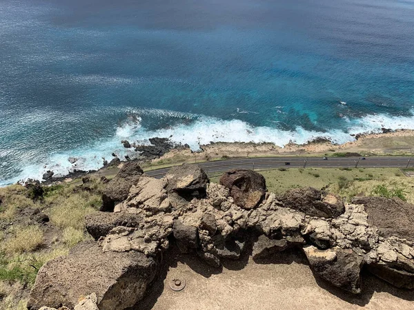Egy Légi Felvétel Egy Autópályáról Hullámos Tengerparton Oahu Hawaii — Stock Fotó