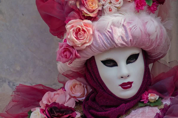 Venezia Italy Mar 2019 Woman Rose Mask Carnival Venice — Stock fotografie