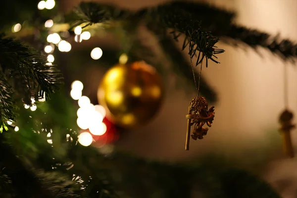 Árvore Natal Decorada Com Luzes — Fotografia de Stock