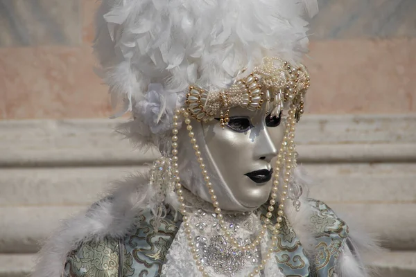 Venezia Italy Mar 2019 Carnival Character White Costume Feather Hat — Zdjęcie stockowe