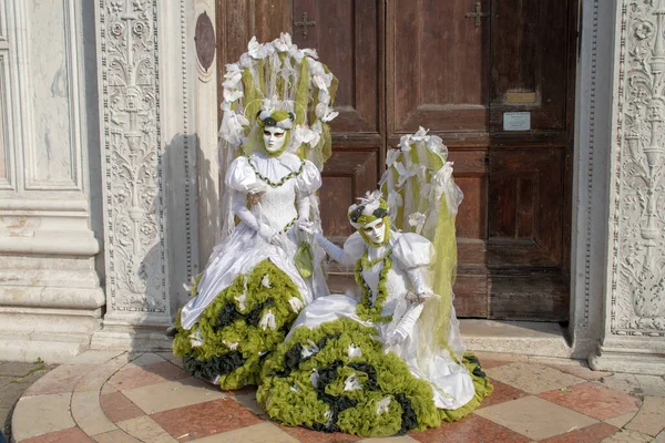 Venezia Italy Mar 2019 Two People Wearing Tree Costumes Carnival — стокове фото