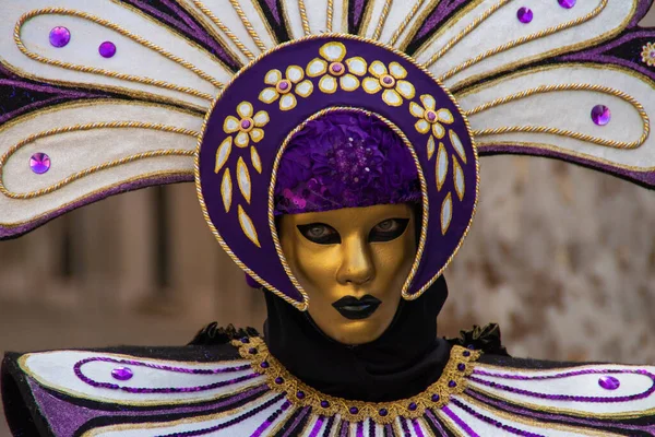 Venezia Italy Mar 2019 Mysterious Character Violet Costume Golden Mask — Stock Photo, Image