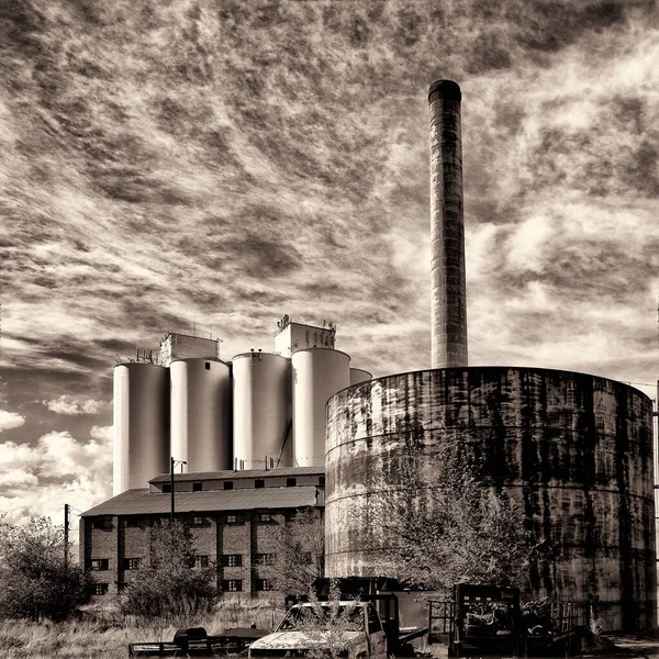 Industrielle Fabrik Anlage Und Himmel — Stockfoto