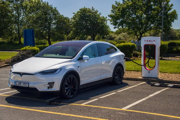 Grantham May 30Th 2021 Whitetesla Model Plugged Supercharger Motorway Services — Stockfoto