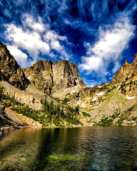 Beau Paysage Lac Dans Les Montagnes — Photo