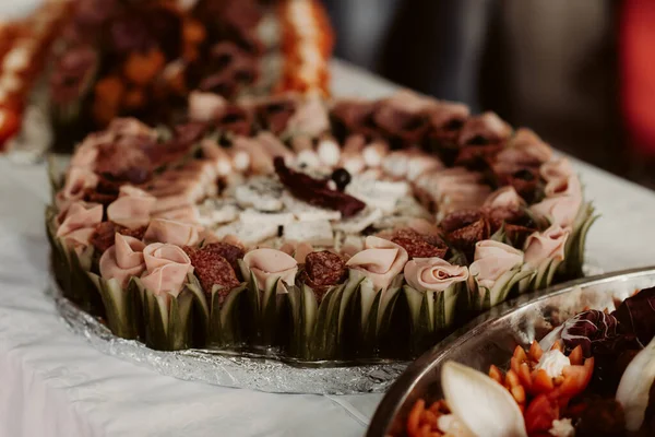 Delicioso Pastel Chocolate Con Crema Flores —  Fotos de Stock