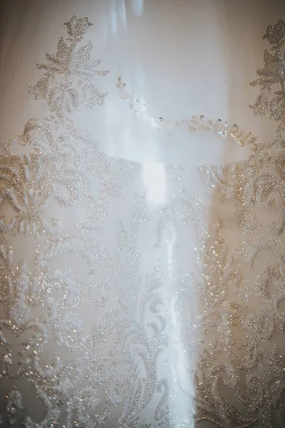 ウィンドウの美しいウェディング ドレス — ストック写真