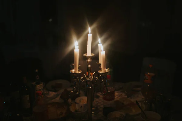 Primer Plano Una Vela Encendida Una Iglesia —  Fotos de Stock