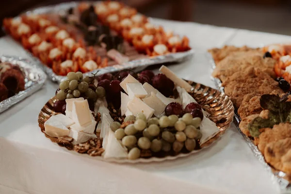 Deliciosos Pratos Para Banquete Casamento — Fotografia de Stock