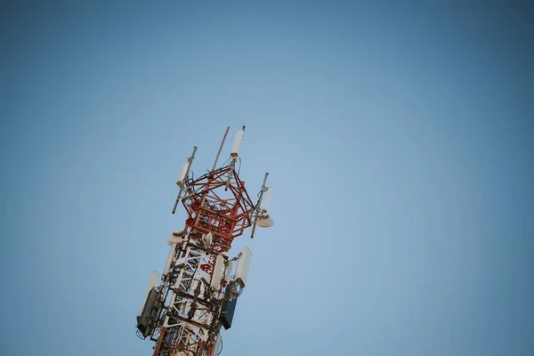 Telecommunication Tower Antennas Blue Sky — Stock Photo, Image