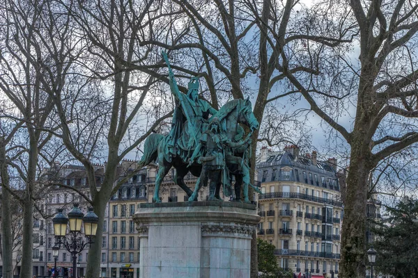 2019年3月15日 パリで最も有名なランドマークの街の像 — ストック写真