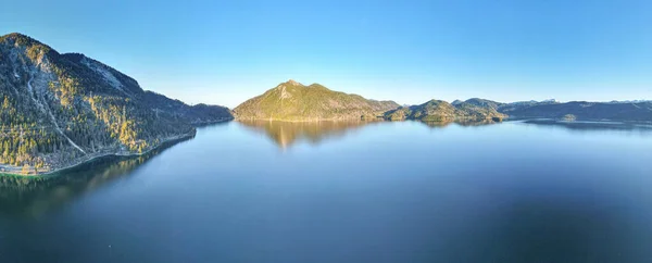 Bela Vista Lago Nas Montanhas — Fotografia de Stock