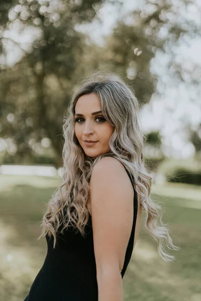 Retrato Uma Jovem Mulher Bonita — Fotografia de Stock