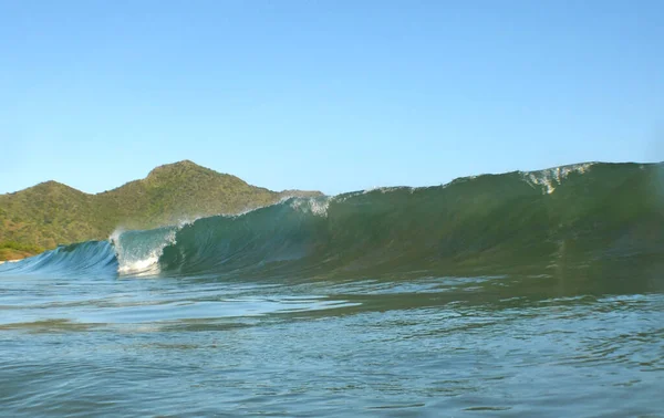 Vagues Écrasant Sur Plage — Photo