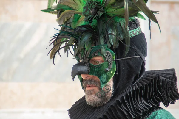 Venezia Italy Mar 2019 Carnival Venice Green Masked Man Papageno — Zdjęcie stockowe