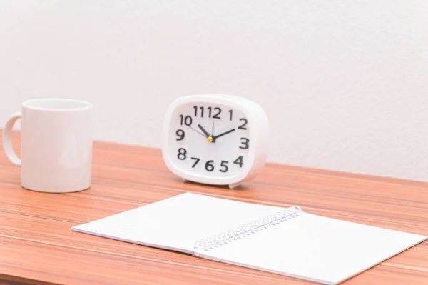 Notebook Clock Table — Stock Photo, Image