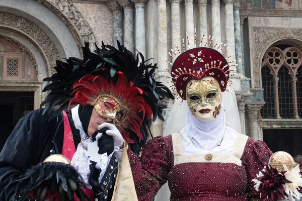 Venezia Italy Mar 2019 Masked Couple Hand Kiss Carnival Venice — стокове фото