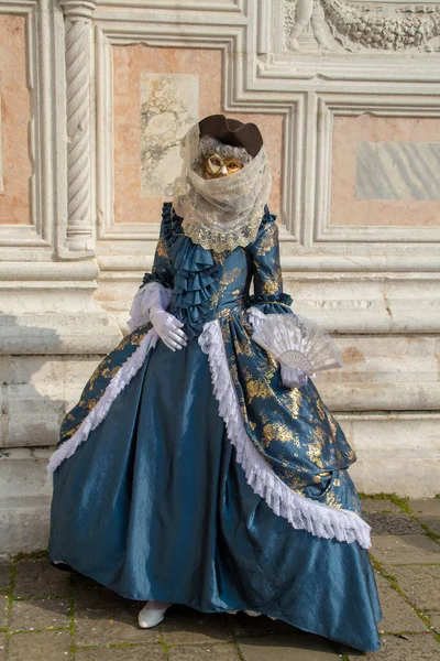 Venezia Italy Mar 2019 Vertical Shot Woman Long Blue Dress — Stockfoto