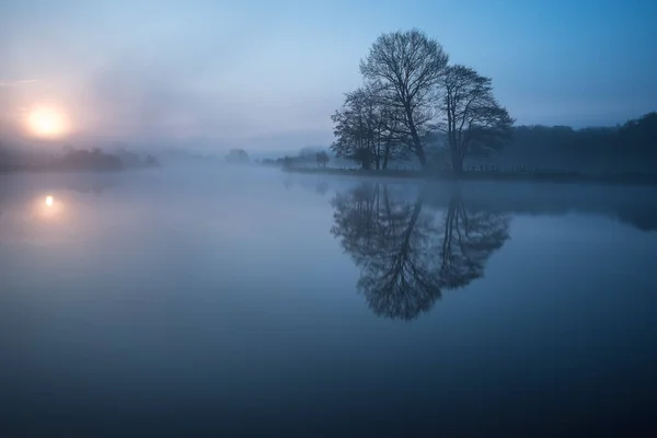 Belo Pôr Sol Sobre Lago — Fotografia de Stock