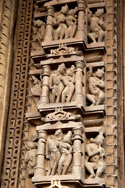 Vertical Shot Carving Couples Stone Wall Chaturbhuj Temple Khajuraho Madhya — стокове фото