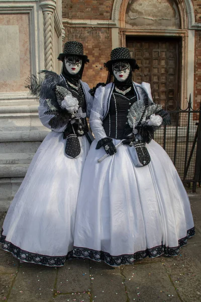 Venezia Italy Mar 2019 Vertical Shot Two Women Long Black — Stockfoto