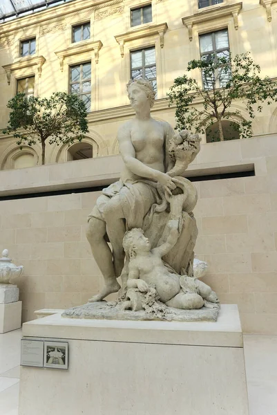 Όμορφο Άγαλμα Αντίκα Στη Συλλογή Του Λούβρου Παρίσι Γαλλία — Φωτογραφία Αρχείου