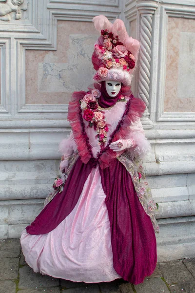 Venezia Italy Mar 2019 Carnival Venice Masked Woman Rose Tree — Stockfoto