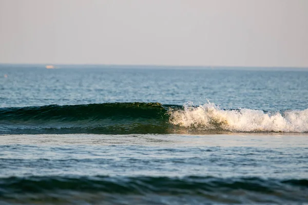 Onde Del Mare Sulla Spiaggia — Foto Stock