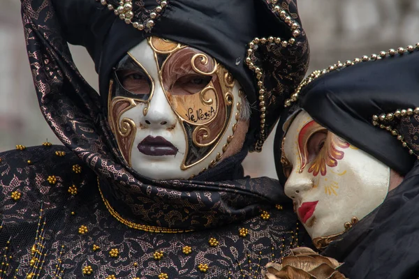 Venezia Italy Mar 2019 Masked Couple Carnival — стоковое фото