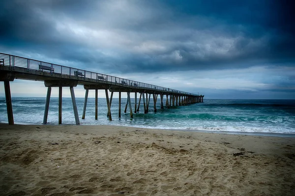 Beautiful Shot Hermosa Beach Pier Background Blue Sky — стокове фото