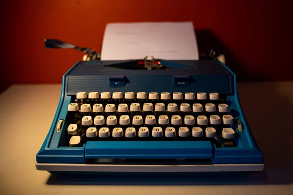 ヴィンテージレトロなスタイルの古いタイプライター — ストック写真