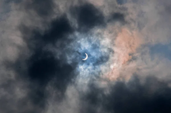 Bel Cielo Con Una Luna Nuvole Sullo Sfondo — Foto Stock