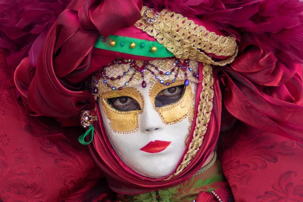 Venezia Italy Mar 2019 Carnival Venice Masked Woman Red Turban — Fotografia de Stock