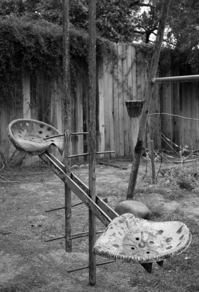 Παλιά Ξύλινη Κούνια Στο Χωριό — Φωτογραφία Αρχείου