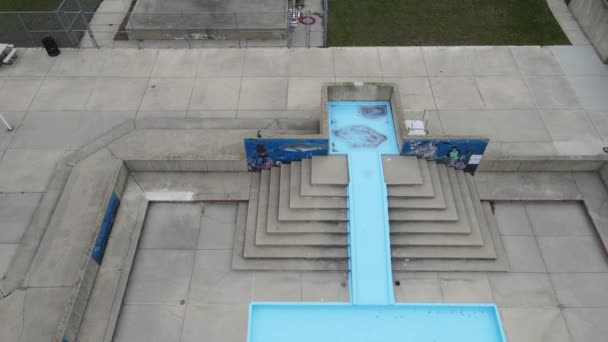 Imágenes Aéreas Piscina Con Tobogán — Vídeos de Stock