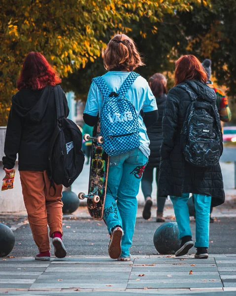 Bucharest Romania Oct 2021 Vertical Closeup Three Girls Walking Streets — Stock Fotó