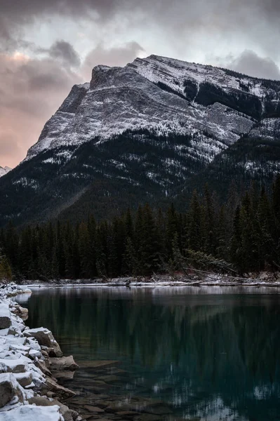 Hermoso Paisaje Del Lago Las Montañas — Foto de Stock