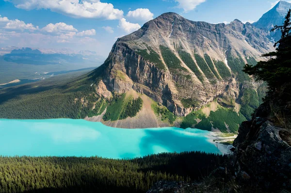 山和湖的美丽景色 — 图库照片